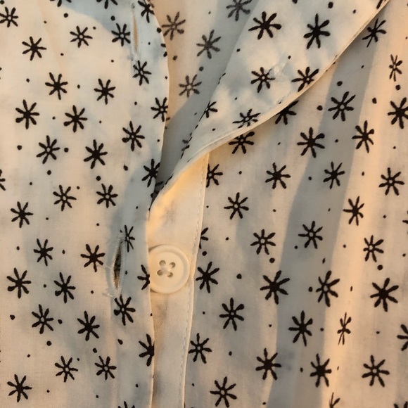 NWOT! UO Short Sleeve Button Up - Picture 4 of 5